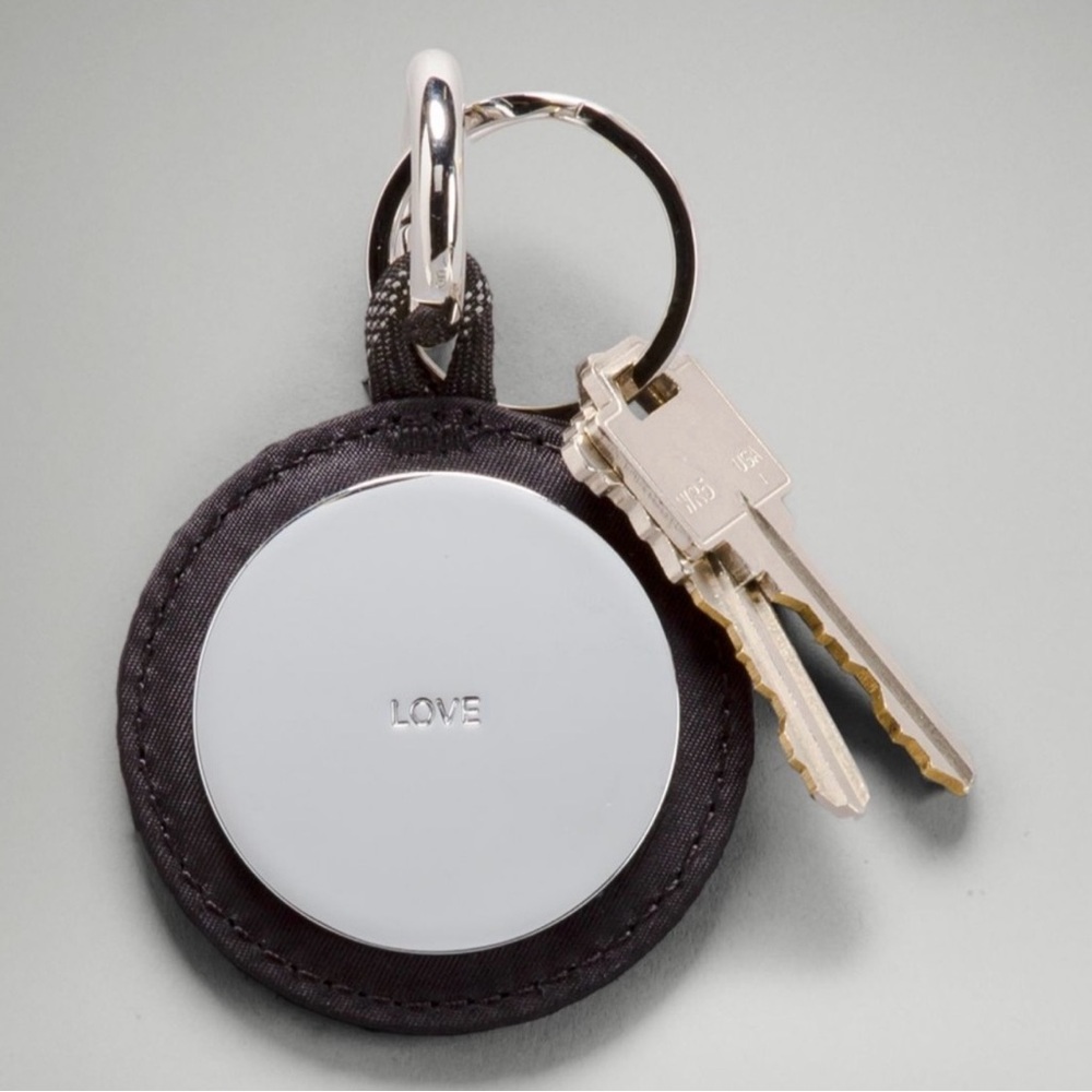 Lululemon logo keychain - Picture 4 of 4